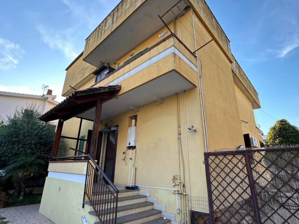 casa indipendente in vendita a Giugliano in Campania in zona Lago Patria