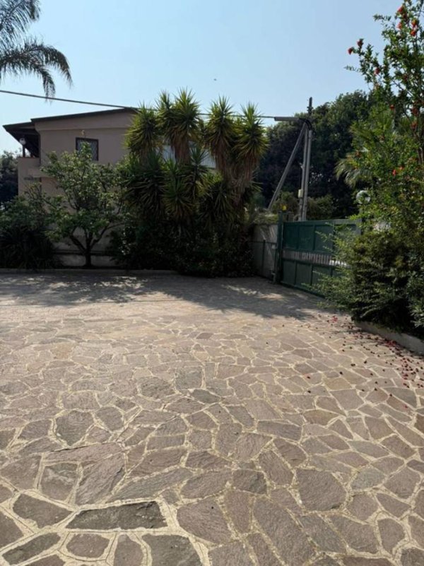 casa indipendente in vendita a Giugliano in Campania in zona Lago Patria
