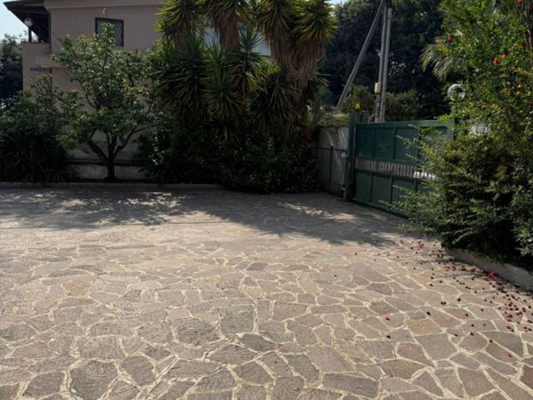 casa indipendente in vendita a Giugliano in Campania in zona Lago Patria