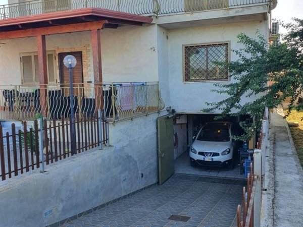 casa indipendente in vendita a Giugliano in Campania in zona Licola