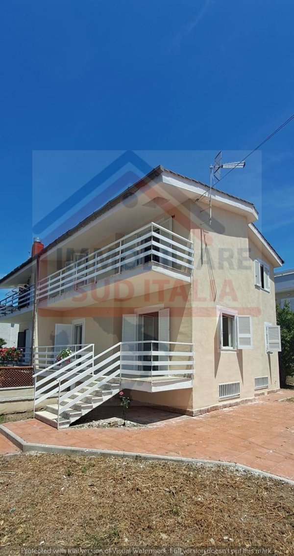 casa indipendente in vendita a Giugliano in Campania in zona Varcaturo