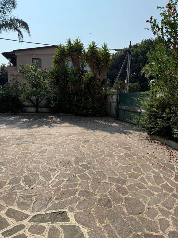 casa indipendente in vendita a Giugliano in Campania in zona Lago Patria