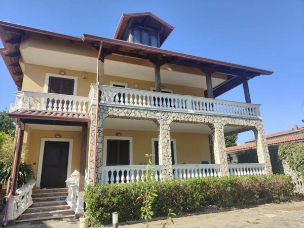 casa indipendente in vendita a Giugliano in Campania in zona Lago Patria