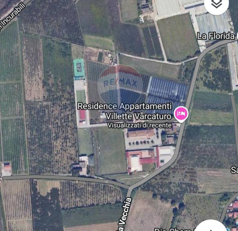 negozio in vendita a Giugliano in Campania in zona Varcaturo