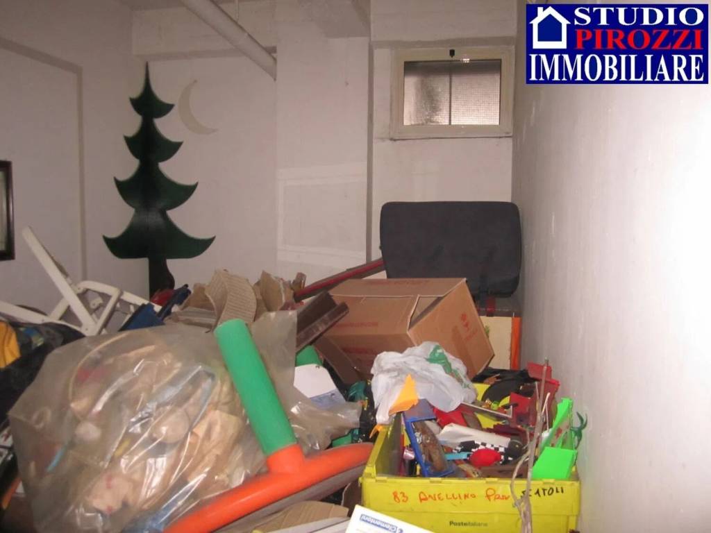 negozio in vendita a Giugliano in Campania