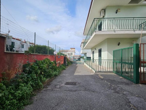 casa indipendente in vendita a Giugliano in Campania in zona Licola