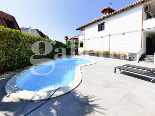 casa indipendente in vendita a Giugliano in Campania in zona Varcaturo