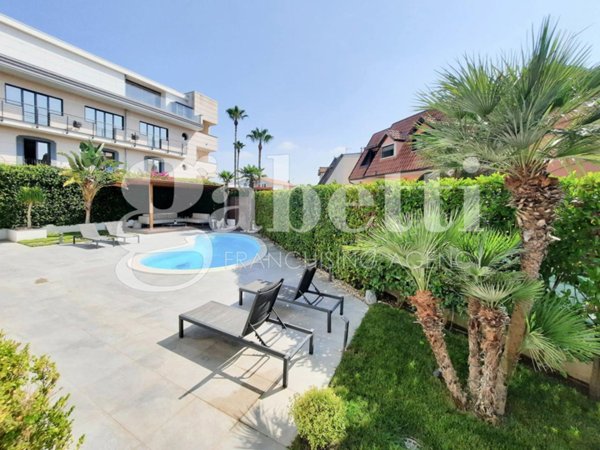 casa indipendente in vendita a Giugliano in Campania in zona Varcaturo