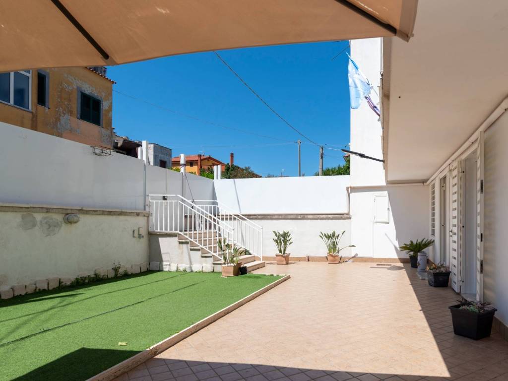 casa indipendente in vendita a Giugliano in Campania in zona Lago Patria