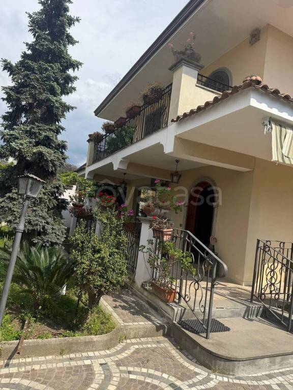 casa indipendente in vendita a Giugliano in Campania in zona Varcaturo