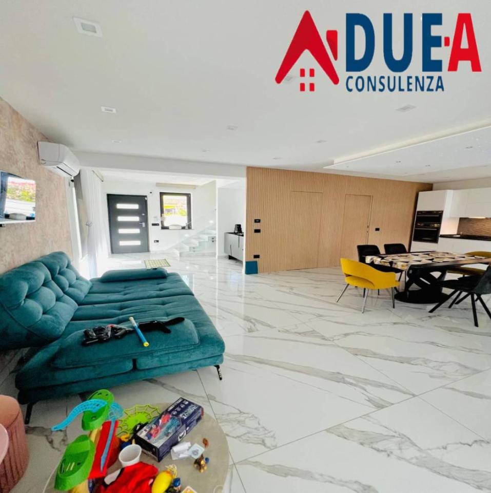 casa indipendente in vendita a Giugliano in Campania in zona Varcaturo