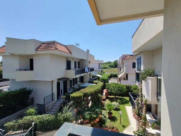 casa indipendente in vendita a Giugliano in Campania in zona Varcaturo