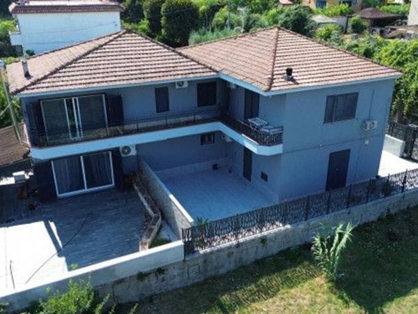 casa indipendente in vendita a Giugliano in Campania in zona Lago Patria