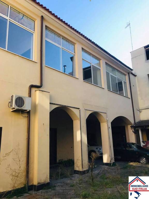 negozio in vendita a Giugliano in Campania