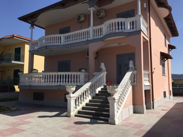 casa indipendente in vendita a Giugliano in Campania in zona Licola