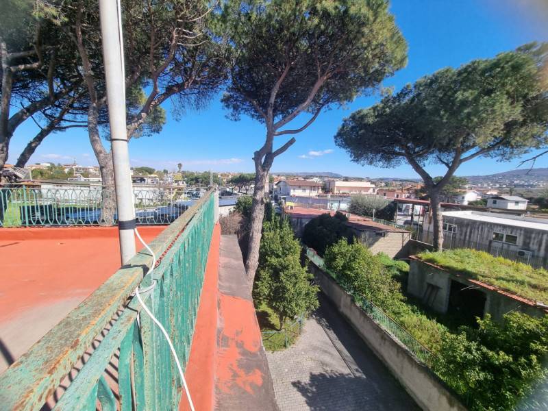 casa indipendente in vendita a Giugliano in Campania in zona Licola