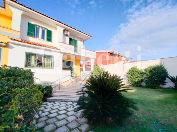 casa indipendente in vendita a Giugliano in Campania in zona Lago Patria