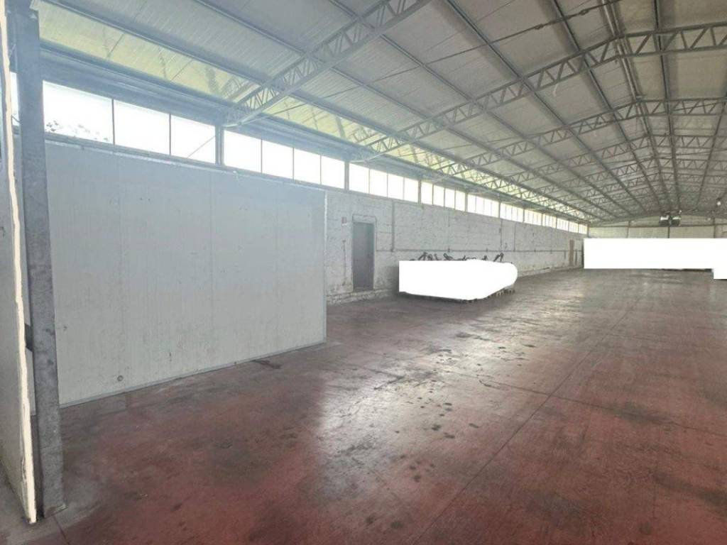 locale commerciale in vendita a Giugliano in Campania