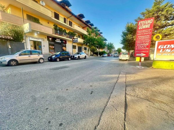 negozio in vendita a Giugliano in Campania