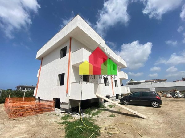 casa indipendente in vendita a Giugliano in Campania in zona Varcaturo