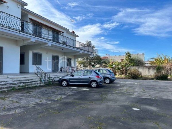 casa indipendente in vendita a Giugliano in Campania in zona Varcaturo