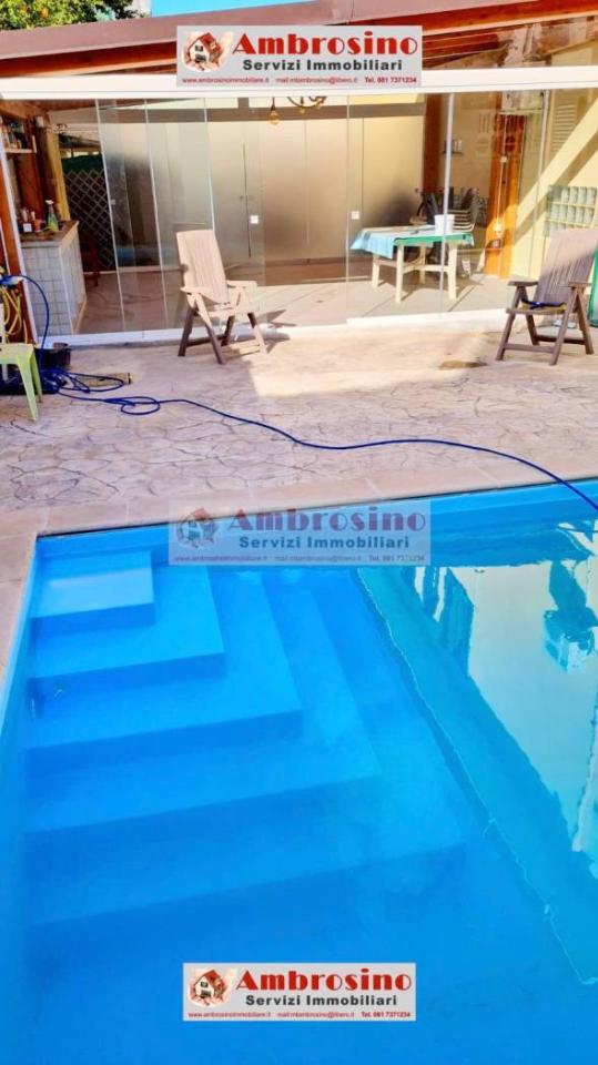 casa indipendente in vendita a Giugliano in Campania in zona Lago Patria