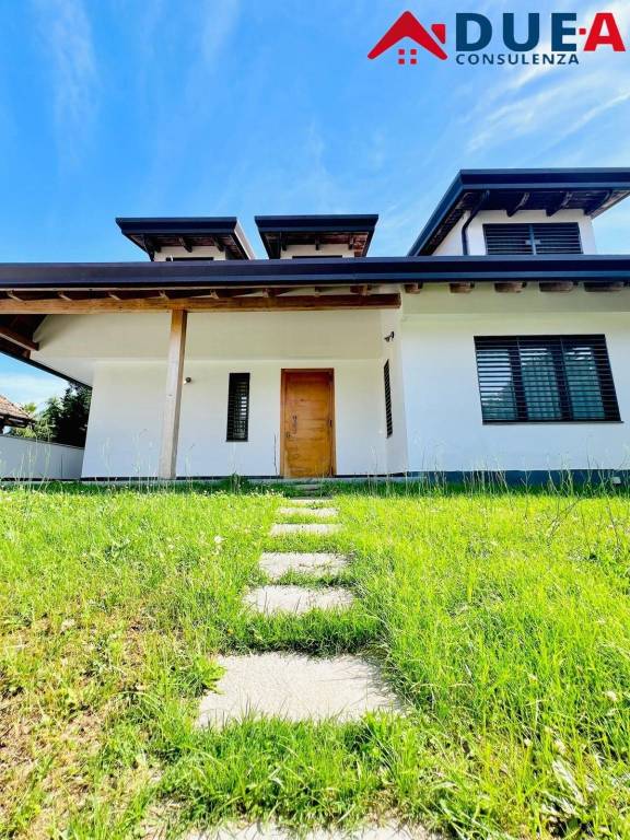 casa indipendente in vendita a Giugliano in Campania in zona Varcaturo