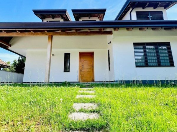 casa indipendente in vendita a Giugliano in Campania in zona Varcaturo