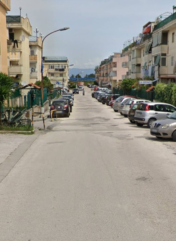 locale di sgombero in vendita a Giugliano in Campania