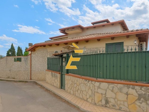 casa indipendente in vendita a Giugliano in Campania in zona Licola