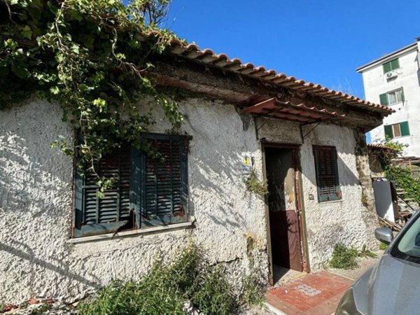 casa indipendente in vendita a Giugliano in Campania in zona Licola