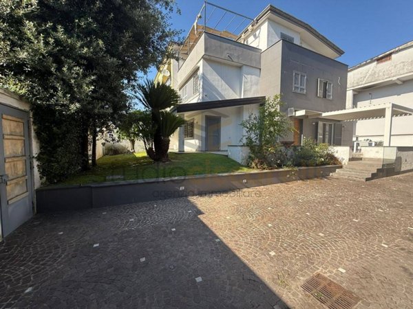 casa indipendente in vendita a Giugliano in Campania