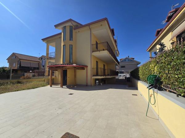 casa indipendente in vendita a Giugliano in Campania in zona Varcaturo