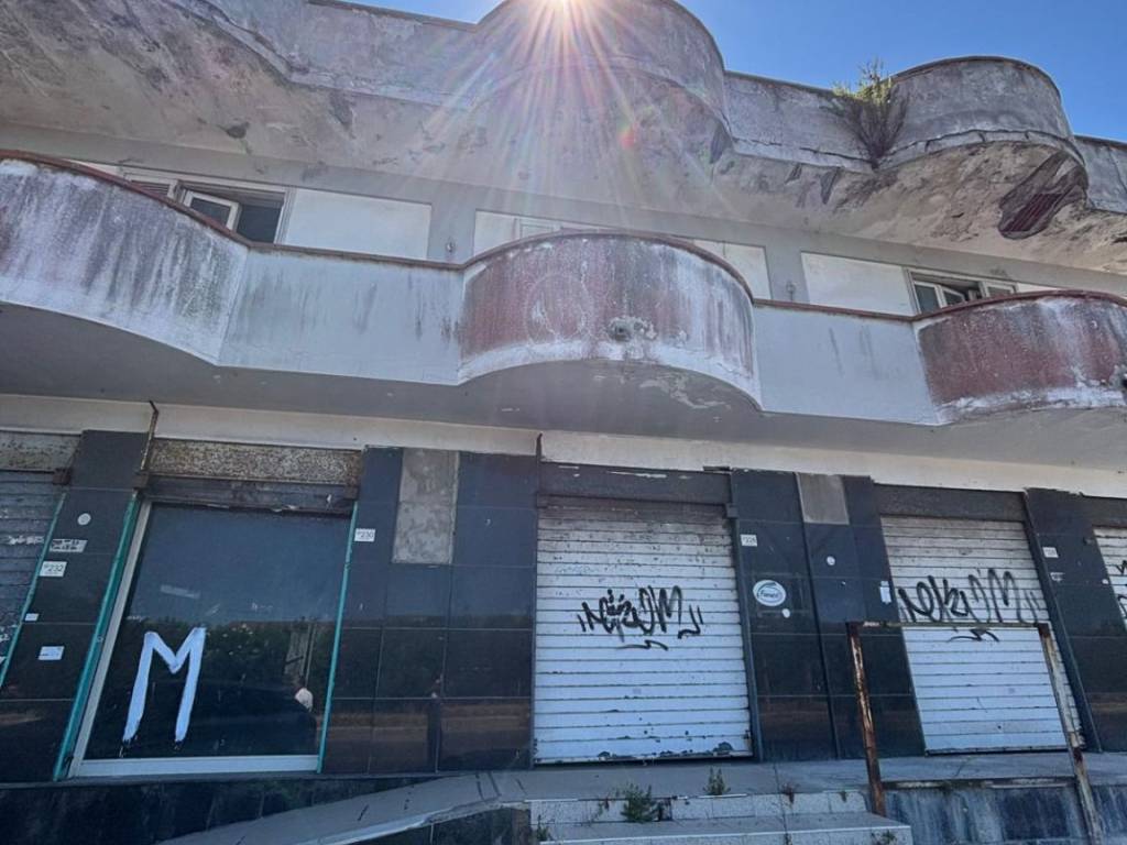 intera palazzina in vendita a Giugliano in Campania in zona Lago Patria