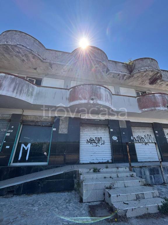 intera palazzina in vendita a Giugliano in Campania in zona Lago Patria