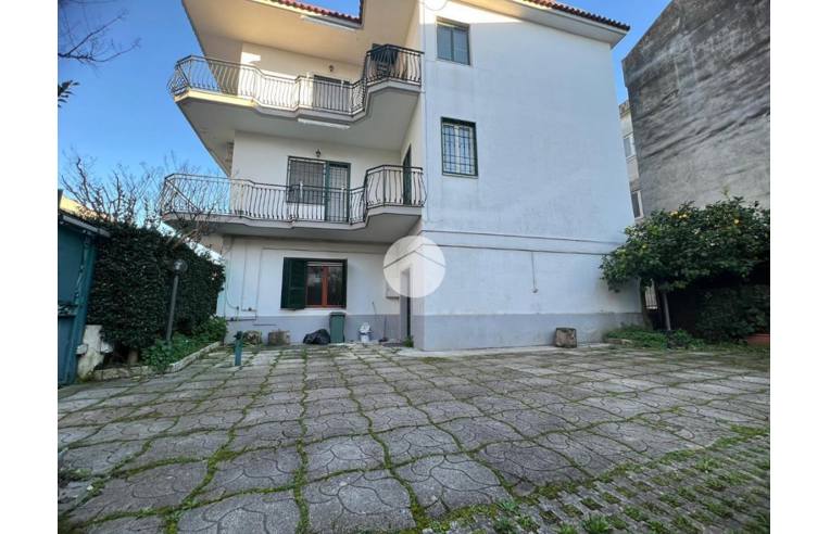 intera palazzina in vendita a Giugliano in Campania