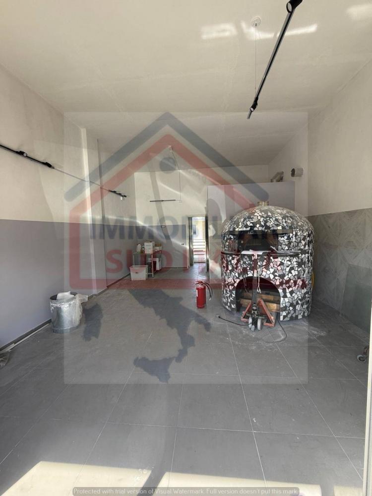 negozio in vendita a Giugliano in Campania in zona Lago Patria