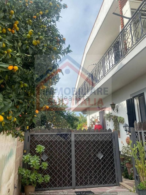 casa indipendente in vendita a Giugliano in Campania in zona Varcaturo