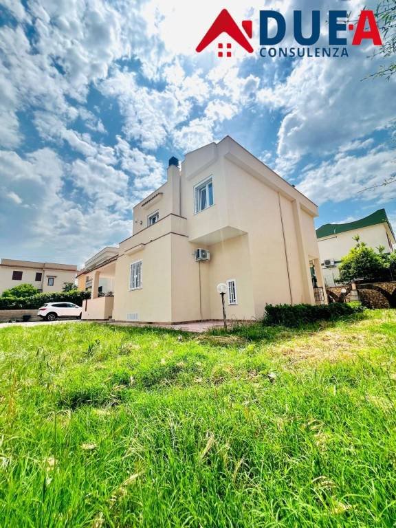 casa indipendente in vendita a Giugliano in Campania in zona Lago Patria