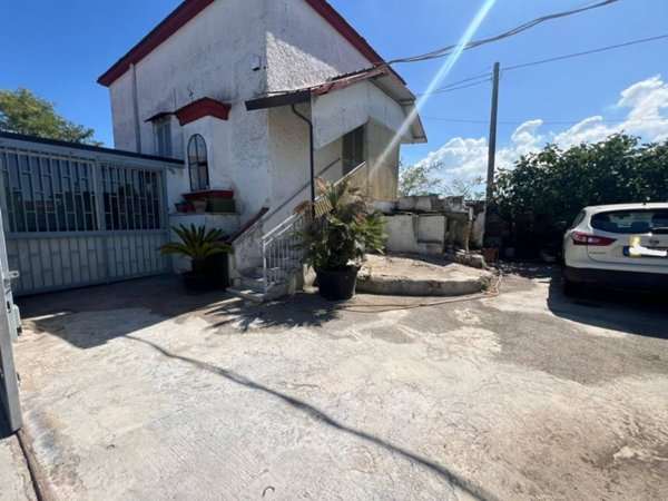 casa indipendente in vendita a Giugliano in Campania in zona Licola