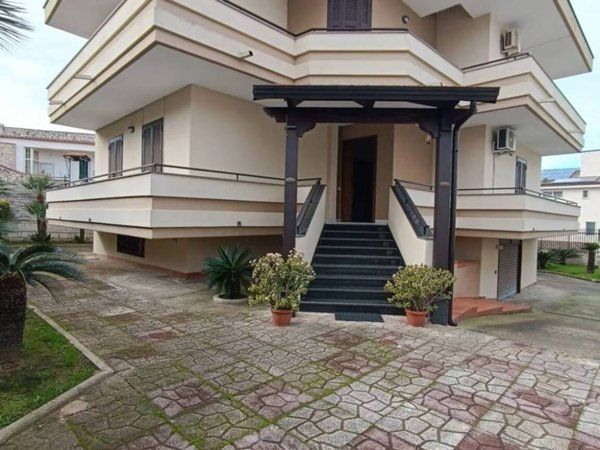 casa indipendente in vendita a Giugliano in Campania in zona Lago Patria