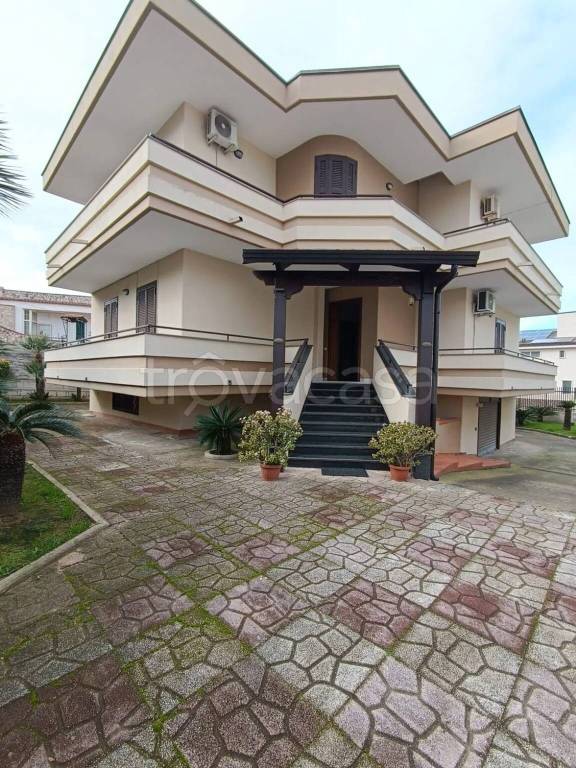casa indipendente in vendita a Giugliano in Campania in zona Lago Patria