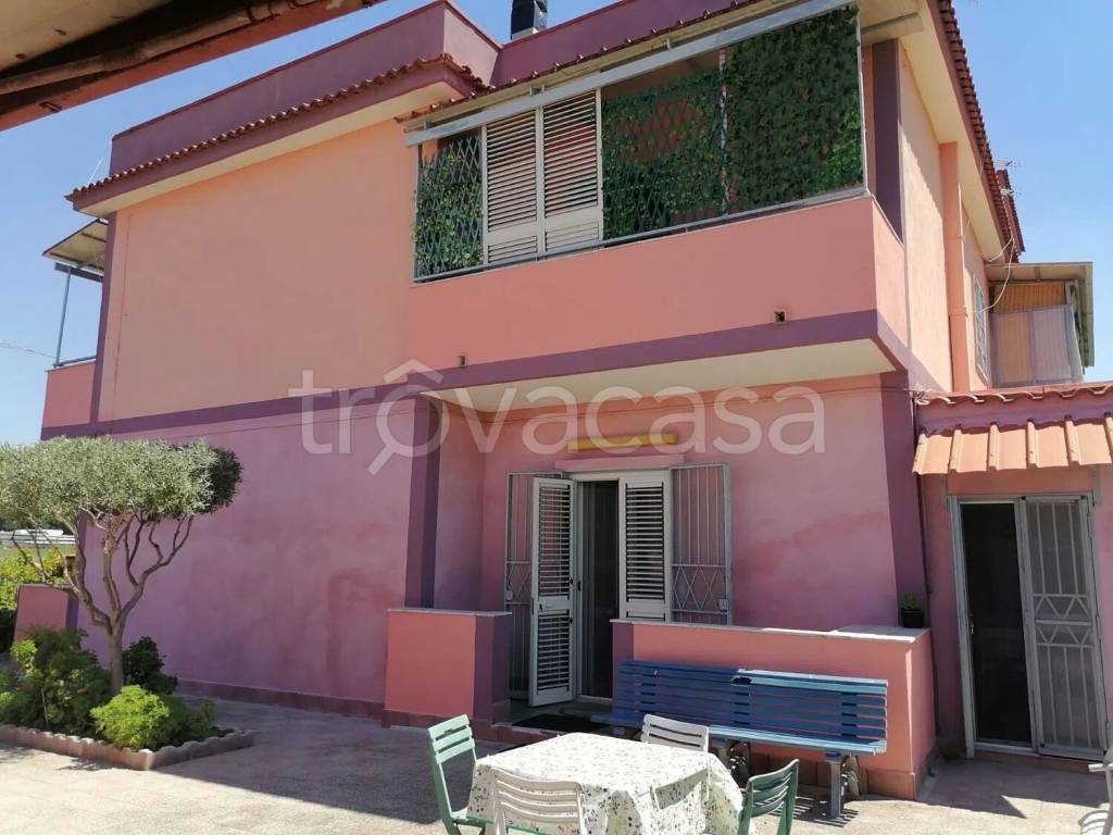 casa indipendente in vendita a Giugliano in Campania in zona Varcaturo