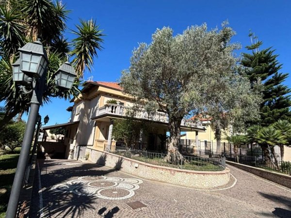 casa indipendente in vendita a Giugliano in Campania in zona Lago Patria