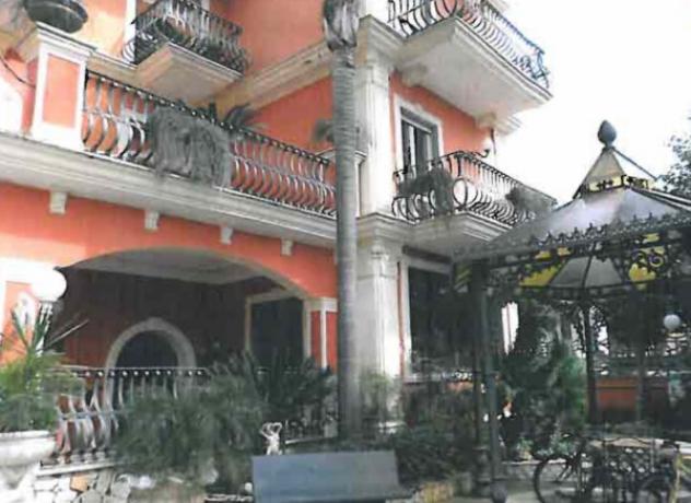 locale commerciale in vendita a Giugliano in Campania in zona Lago Patria