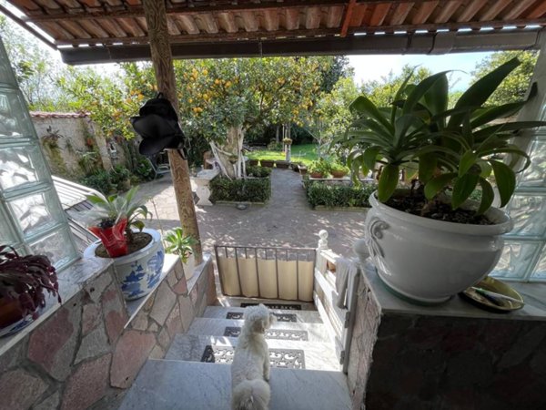 casa indipendente in vendita a Giugliano in Campania in zona Lago Patria