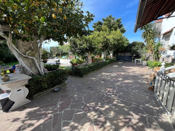 casa indipendente in vendita a Giugliano in Campania in zona Lago Patria