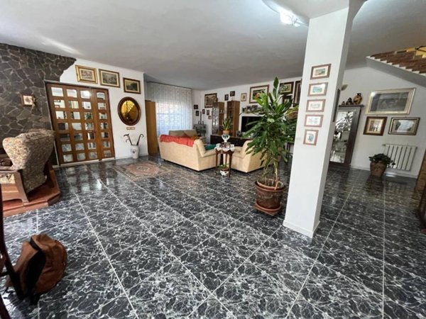 casa indipendente in vendita a Giugliano in Campania in zona Lago Patria