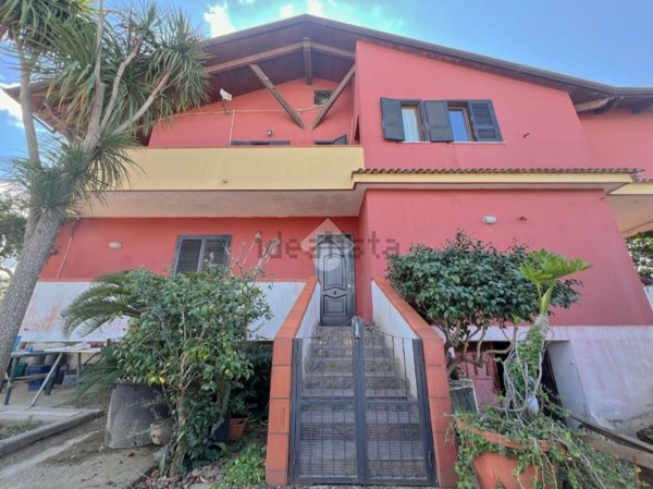 casa semindipendente in vendita a Giugliano in Campania in zona Varcaturo