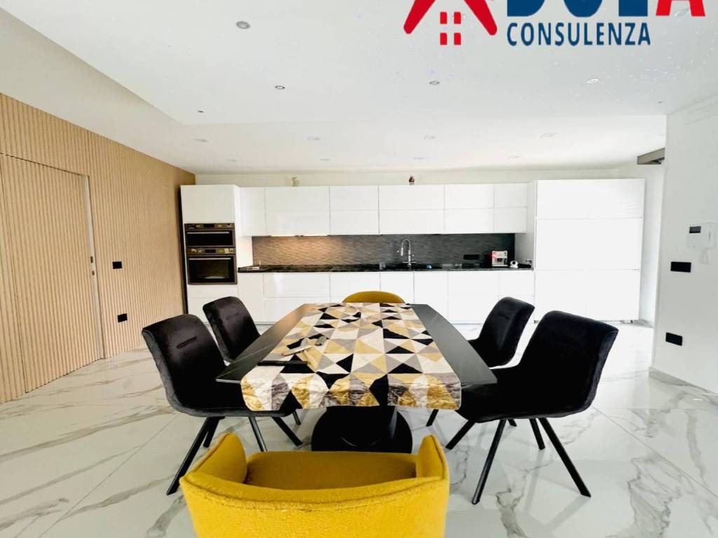 casa indipendente in vendita a Giugliano in Campania in zona Varcaturo